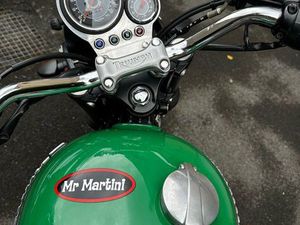 TRIUMPH BONNEVILLE 2005