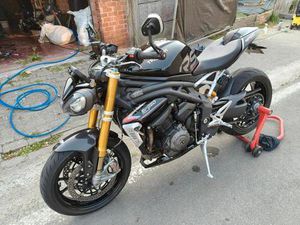 ② TE KOOP: TRIUMPH SPEED TRIPLE 1200 RS