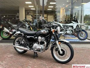 ② KAWASAKI W 800