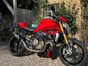 DUCATI MONSTER 1200S
