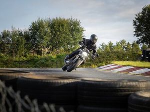 HUSQVARNA SVARTPILEN 125