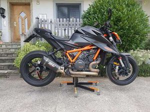 SUPER DUKE R