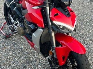 DUCATI STREETFIGHTER V4