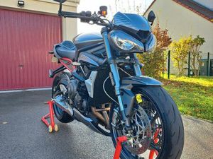 STREET TRIPLE RS 2022