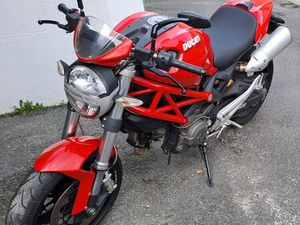 MOTO DUCATI 696