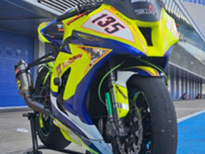 KAWASAKI NINJA ZX-10R PISTA