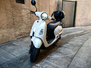 SYM FIDDLE 50 – 2023 – TRÈS BON ÉTAT – SEULEMENT 1 500 KM – TOP CASE + CHAÎNE