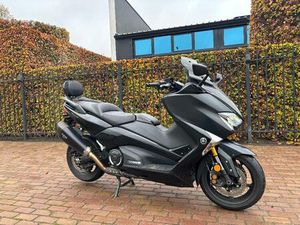 ② YAMAHA TMAX 530 SX