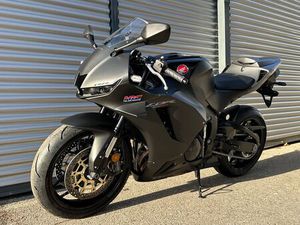 HONDA CBR600RR / ARROW, GILLES, ETC. / NUR 1095 KM !!