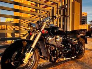 SUZUKI - INTRUDER M800