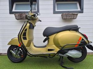 VESPA GTS300 GTS 300 SUPERSPORT HPE NIEUWSTAAT BJ 2023 — SCOOTERS | VESPA — MARKTPLAATS