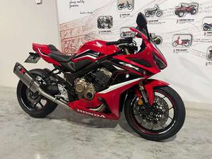CBR650R IN PRACHTSTAAT EN MET VEEL OPTIES