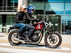 TRIUMPH STREET TWIN