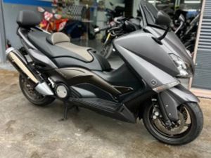 YAMAHA T-MAX 530