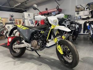 HUSQVARNA 701 SUPERMOTO 2024 701 CM3 | MOTO SUPER MOTARD | 152 KM | NOIR | 02600 VILLERS COTTERETS