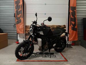 HUSQVARNA 801 SVARTPILEN
