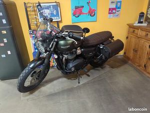 TRIUMPH STREET SCRAMBLER 900