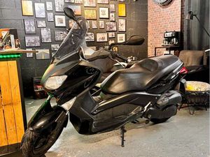 YAMAHA X-MAX 250