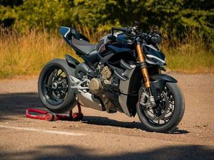 DUCATI STREETFIGHTER V4 S DARK