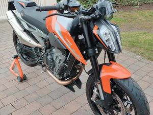② KTM DUKE 790