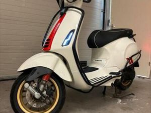 VESPA SPRINT 50 RACING SIXTIES – 2021 — SCOOTERS | VESPA — MARKTPLAATS