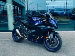 YAMAHA YZFR-7