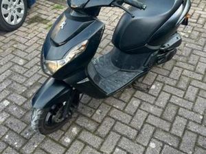 PEUGEOT KISBEE BLACK EDITION 2020 — SCOOTERS | PEUGEOT — MARKTPLAATS