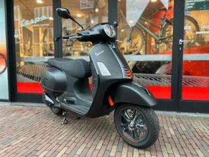 VESPA GTS 310 SUPERSPORT NIEUW € 750,- KORTING — MOTOREN | PIAGGIO — MARKTPLAATS