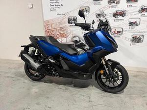 ② HONDA ADV350 SUV SCOOTER IN NIEUWSTAAT (BTW MOTO)