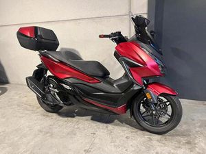 ② HONDA FORZA 125 LUXESCOOTER IN ZEER MOOIE STAAT