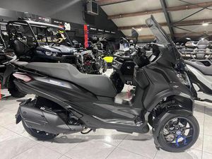 ② PIAGGIO MP3 400 SPORT