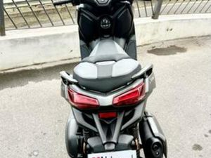 YAMAHA - XMAX 300