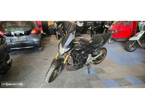 HONDA HORNET 600 R ÉDITION SPECIAL RIZZOMA