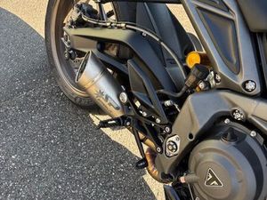 STREET TRIPLE RS 765 CARBON BLACK