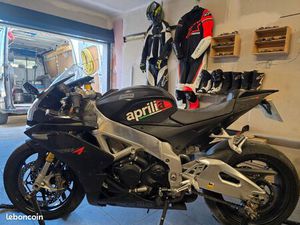 APRILIA RSV4