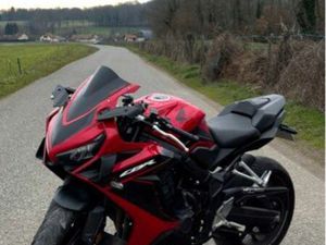 CBR650R
