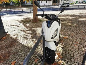 PIAGGIO ONE ACTIVE - 100% ELÉTRICA - BRANCA LUMIAR