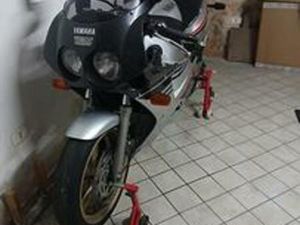 YAMAHA FZR 1000 - 1989
