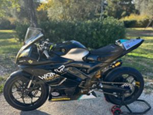 YAMAHA R3