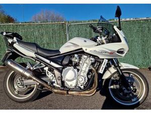 SUZUKI GSF1250S BANDIT IN WHITE
