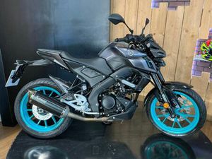 YAMAHA MT125 2023 WITH AN AKRAPOVIC EXHAUST AND EXTRAS! FREE UK DELIVERY! MINT!