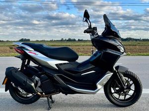 APRILIA SR GT 125 NISKI PRZEBIEG 2022 WARSZAWA WILANÓW