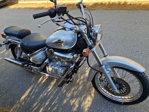 SUZUKI INTRUDER 125 CM3 NISKI PRZEBIEG OKAZJA PALI JEŹDZI BIALOBRZEGI