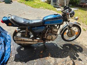 KAWASAKI S1 250 (KH250) + OPTIONAL TEILEPAKET VON 2 MOTORRÄDERN