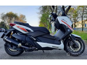 YAMAHA XMAX 400