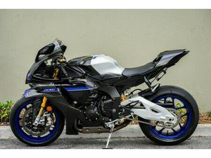 2025 YAMAHA YZF-R1M