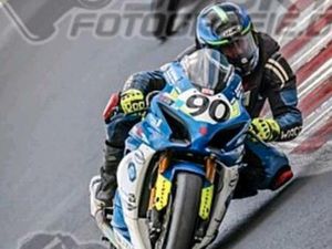 SUZUKI GSX-R1000R RENNSTRECKE YOSHIMURA