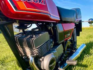SUZUKI GT 250 X7 EZ 1982 21371 KM HU 8/26 TOP KUNST WALTER MAURER