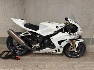 HONDA CBR 1000 RR-R SC82 HRP RACE BIKE
