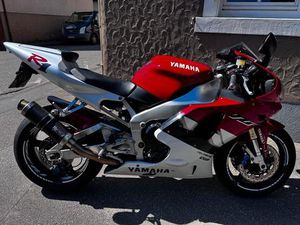 YAMAHA R1 RN01